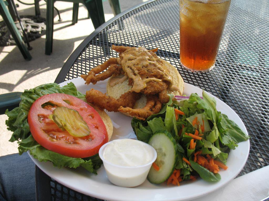 Things To Do https://sunsetrentalscharleston.icnd-cdn.com/images/thingstodo/beach-market.jpg